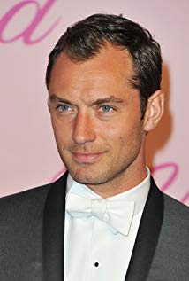 How tall is Jude Law?